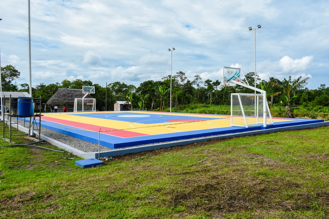 COMUNIDAD KICHWA PLAYAS DE ORO CON NUEVA CANCHA DE USO MÚLTIPLE