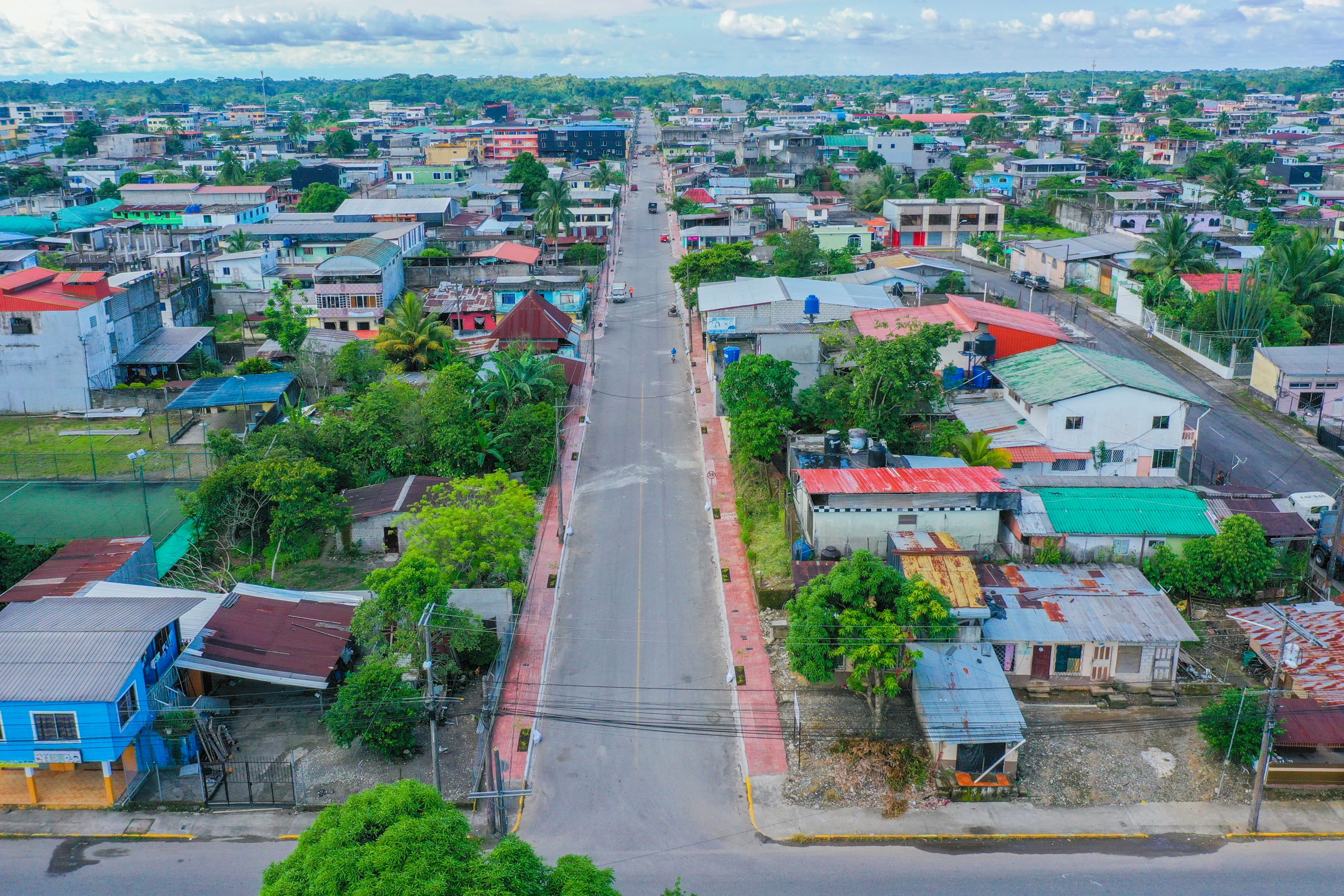 BARRIO EL DORADO RECIBE MODERNAS ACERAS Y BORDILLOS