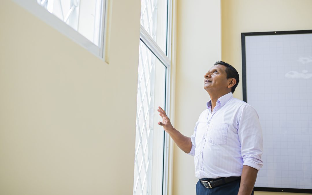 ALCALDÍA DE LAGO AGRIO ENTREGA AULAS A ESCUELA SANTOS AVELINO SÁNCHEZ