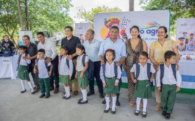 Estudiantes de la parroquia El Eno reciben kit escolar